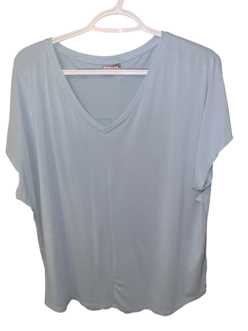 32 COOL V-Neck Short Sleeve Tee in Light Blue
